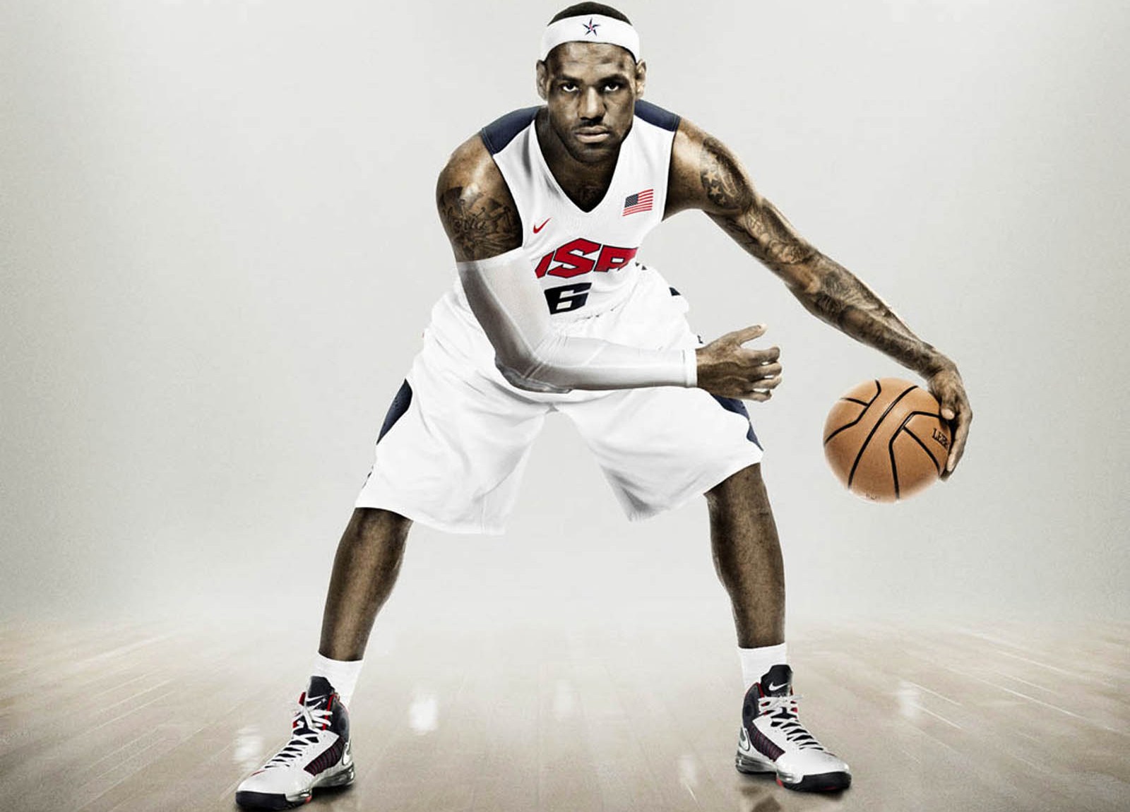 广东籍球员廖锦涛、吕焯毅参与英博队内的大连话挑战，前者胜（英博队内大连话挑战：广东籍廖锦涛胜出，吕焯毅参赛）