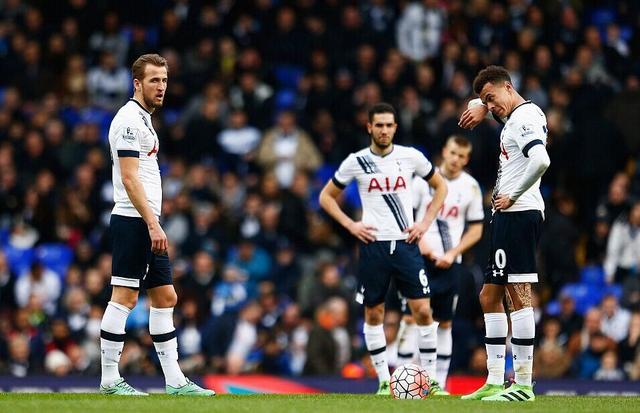 拜仁总监谈转会引援：重点是要新老搭配，保持球队竞争力（拜仁总监谈引援策略：新老结合，确保球队竞争力）