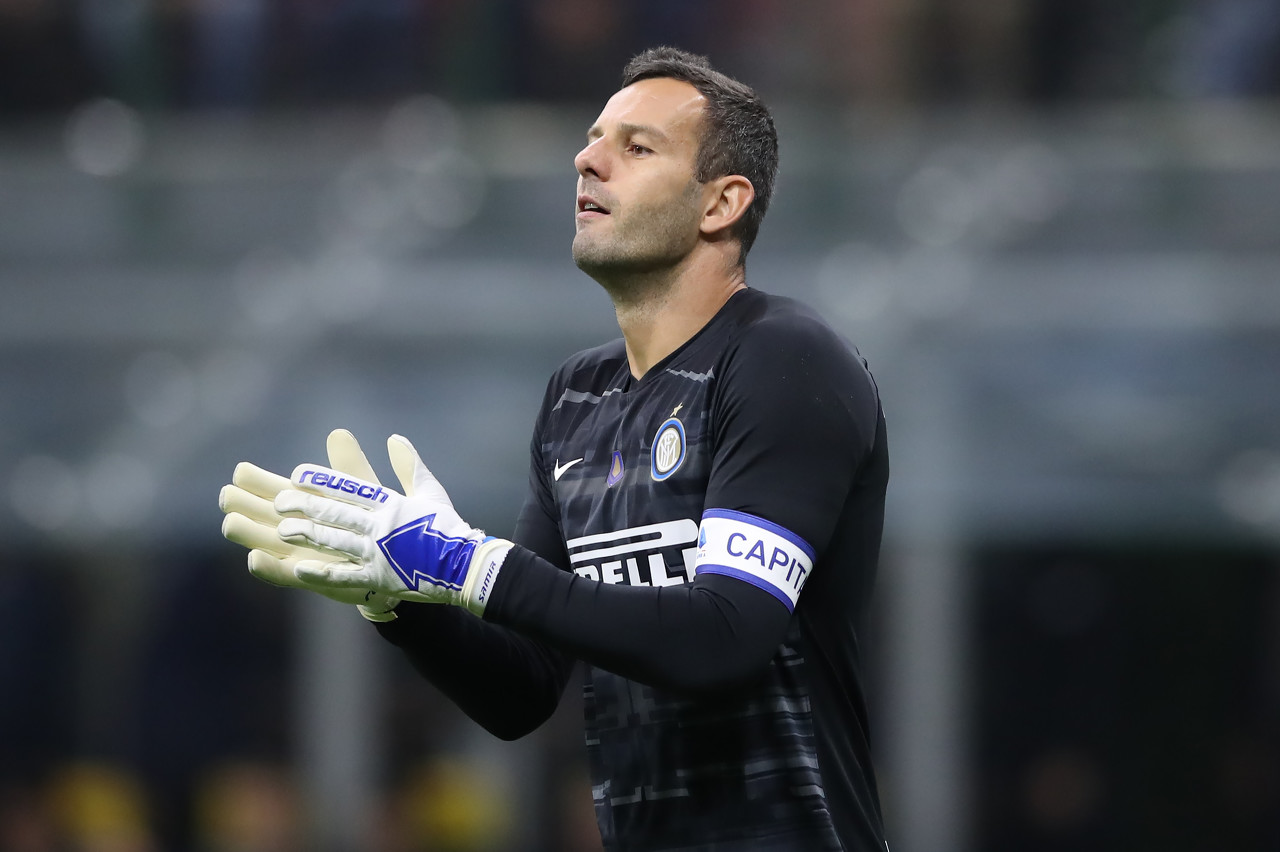 记者：罗马联系法比奥-席尔瓦团队，但若吉拉西离队他将留下（记者称罗马已接触法比奥-席尔瓦团队，但若吉拉西离队，席尔瓦将选择留队）