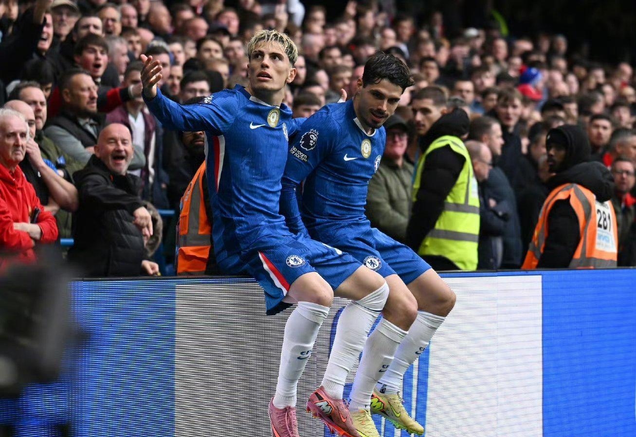 记者：若圣地亚哥不离队，米兰冬窗不能引进新前锋（记者：圣地亚哥若留队，米兰冬窗无法签下新前锋）