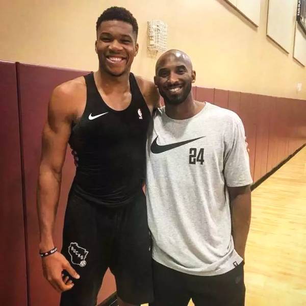 篮球勇士替补球员连续得分上双（勇士替补球员连场得分上双）