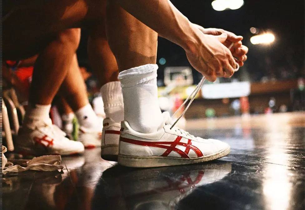 亚泰官方：寒潮来袭，长春亚泰队备战训练转至室内足球馆（亚泰公告：受寒潮影响，长春亚泰将备战训练转至室内足球馆）