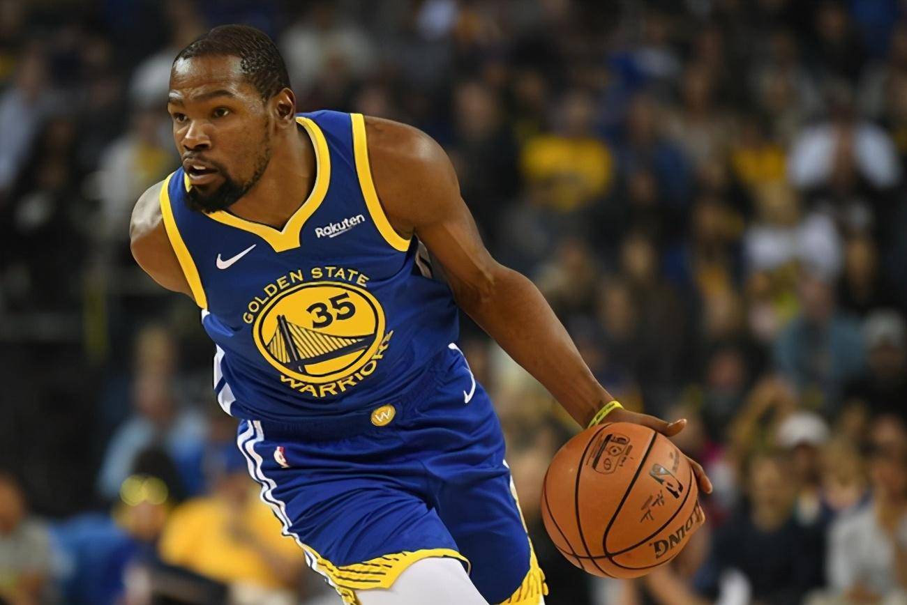 德拉富恩特：我们和皇马队医保持联系，赫伊森暂时不离队（德拉富恩特：正与皇马队医沟通，赫伊森暂不离队）