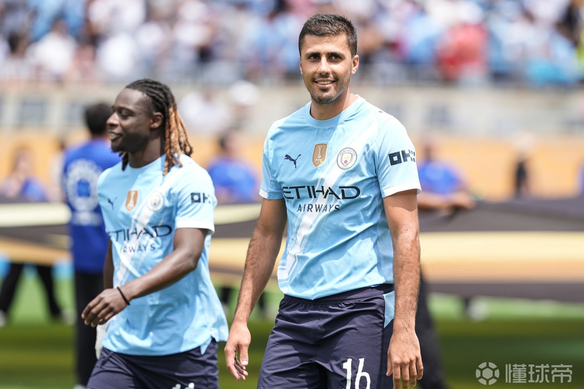 伯恩利遭遇英超七连败连场惜败，排名跌入降级区（伯恩利英超七连败屡遭小负，排名滑落至降级区）