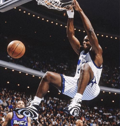 🎮DK 1-0 T1：双C灌满伤害全局大优，DK首局先下一城（🎮DK 1-0 T1：双核输出拉满掌控全图，先拔头筹赢下首局）