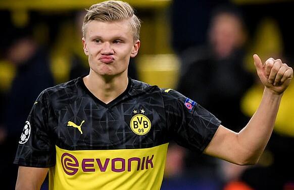 主持人爆料：麦金在圣米伦时，曾被队友扔出的训练杆刺伤大腿（主持人透露：麦金效力圣米伦期间曾被队友掷出的训练杆刺伤大腿）