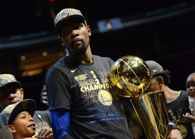 伤愈复出，卡瓦尼时隔两个月再次代表博卡出场并打进一粒点球（复出即破门：卡瓦尼两月后重返博卡并点射建功）