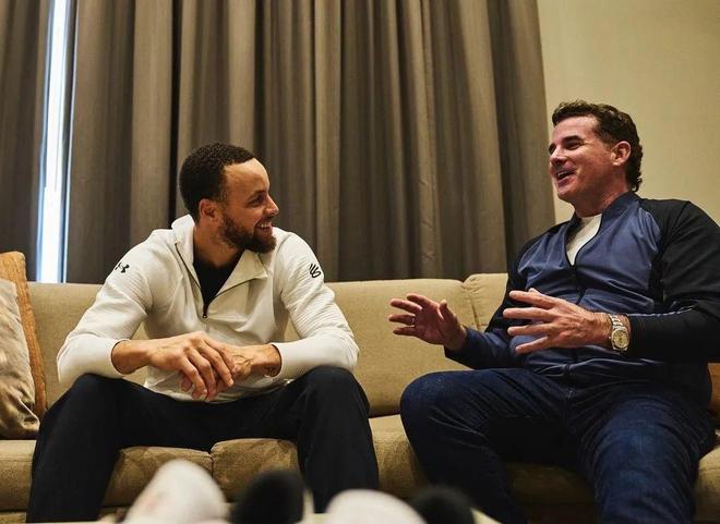 英超半场：西蒙斯传射，里沙利松破门，热刺2-0布伦特福德（英超半场战报：热刺2-0布伦特福德，西蒙斯传射建功，里沙利松破门）