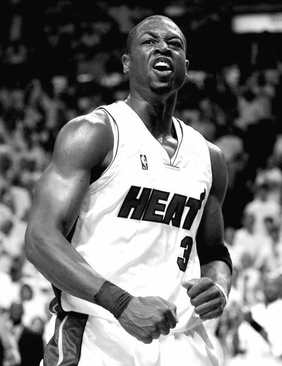 血性！韩国队球员挑衅拜合拉木，王博豪为队友出头撞倒挑事者（硬刚！韩国队员挑衅拜合拉木，王博豪挺身护队友将挑事者撞翻）