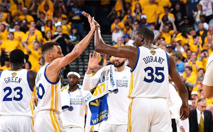 斯基拉：美职联、沙特和土耳其俱乐部有意萨拉赫，他未做决定（斯基拉：美职联、沙特与土超多队有意萨拉赫，球员尚未做出决定）