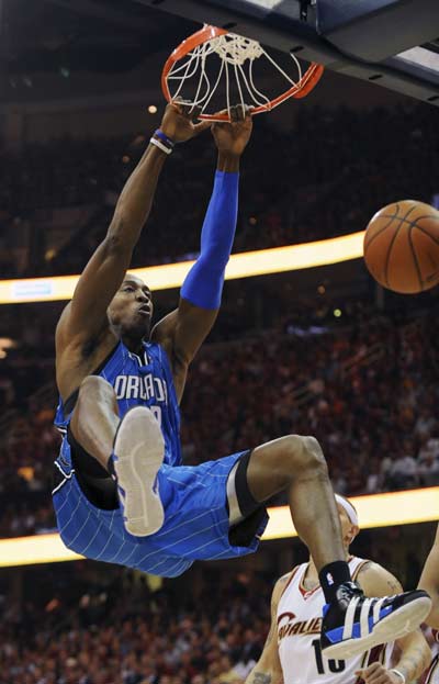 东契奇：我平时玩守望先锋；想为湖人带来一座总冠军奖杯（东契奇称平时常玩守望先锋，期望为湖人捧回总冠军奖杯）