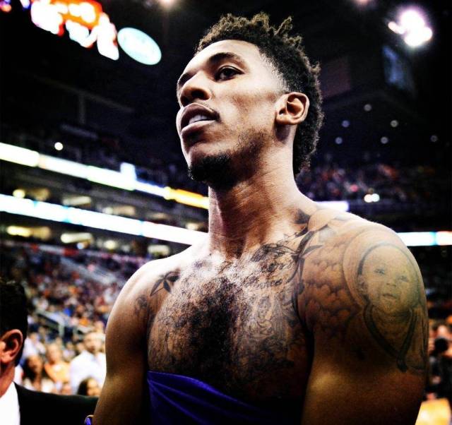 斯基拉：佛罗伦萨正在评估内斯塔，后者愿意接受8个月合同（斯基拉：佛罗伦萨考察内斯塔，后者愿签8个月短约）