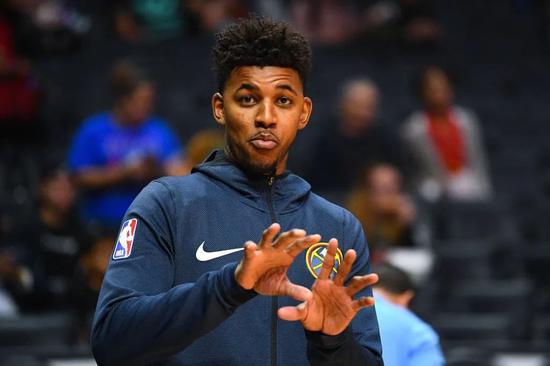 NBA球员合同更新及薪资排行榜（NBA球员合约最新动态与薪资排行）