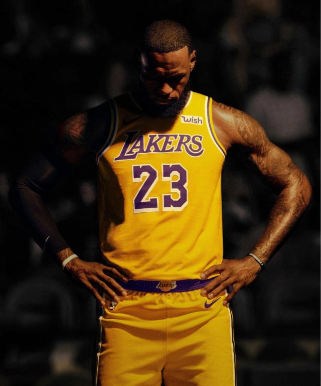 西甲半场：亚当斯门前造险，瓦伦西亚暂0-0塞维利亚（西甲半场：亚当斯禁区内险些破门，瓦伦西亚与塞维利亚暂时0-0）