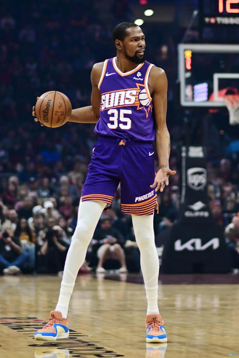 湖人遭遇大麻烦了！名嘴杨健：球可以输，但不能场场这样输（湖人麻烦大了！杨健点评：可以输，但别每场都这么输）