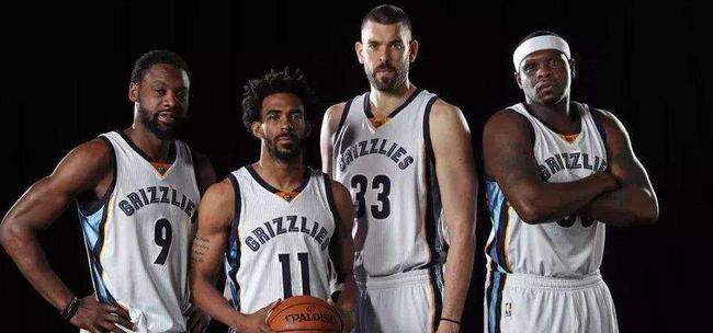 状态出色！唐斯全场投篮23中13，暴砍35分18篮板豪华两双（唐斯手感火热，23投13中砍下35分18篮板，豪取大号两双）