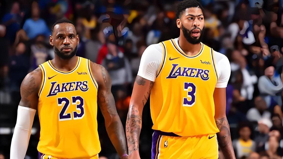 德天空：拜仁17岁小将伦纳特-卡尔将首次入选德国U21大名单（德媒：拜仁17岁新星伦纳特-卡尔首次被征召进入德国U21大名单）