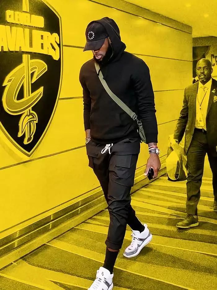 小将卡尔：我从基米希和凯恩身上学到了很多，很开心在拜仁踢球（卡尔：从基米希和凯恩身上获益匪浅，在拜仁踢球让我很开心）