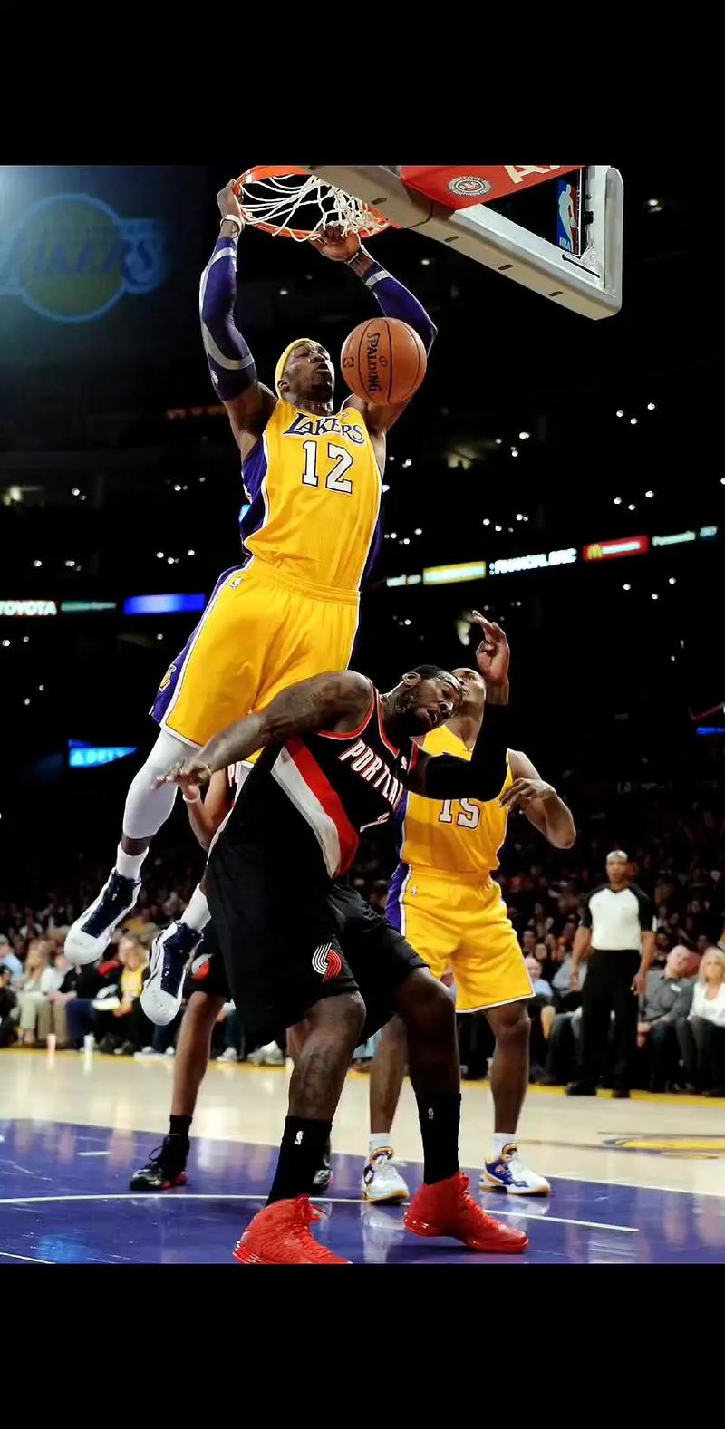 利物浦萨拉赫任意球破门锁定胜局（萨拉赫任意球建功，利物浦锁定胜利）